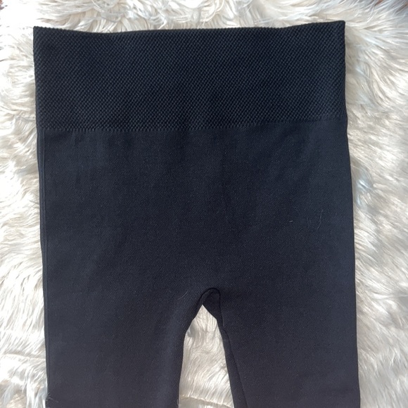 2 Pair of Leggings - Picture 2 of 6